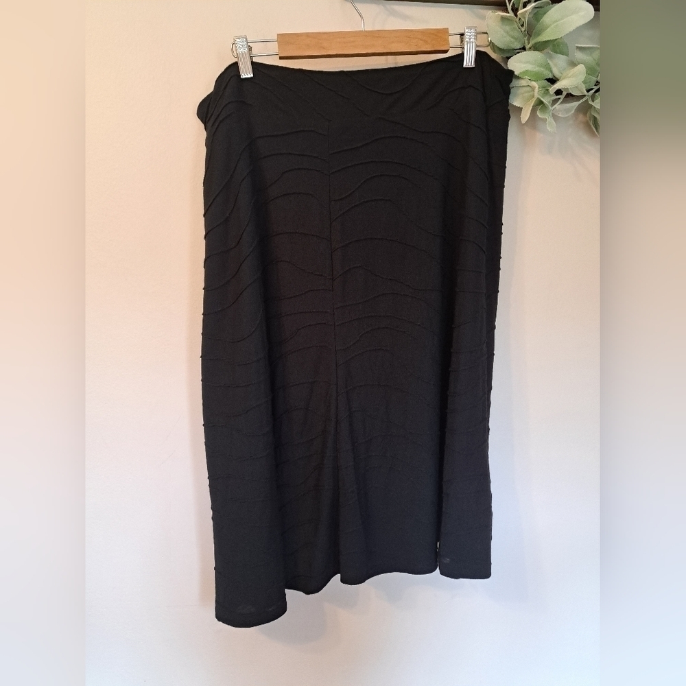 Women's Textured Knee Length Black Skirt Women's Plus Size XL - Picture 3 of 7
